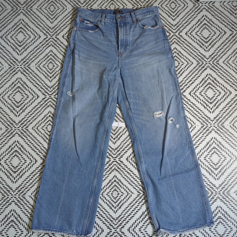 Abercrombie & Fitch Relaxed Straight Leg Jeans